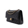 Chanel Classic Timeless Double Flap Bag in Medium Größe aus schwarzem Caviar Leder Material mit goldener Hardware