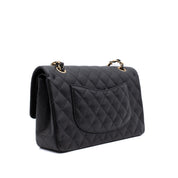 Chanel Classic Timeless Double Flap Bag in Medium Größe aus schwarzem Caviar Leder Material mit goldener Hardware
