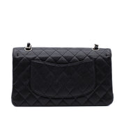 Chanel Classic Timeless Double Flap Bag in Medium Größe aus schwarzem Caviar Leder Material mit silberner Hardware