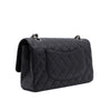 Chanel Classic Timeless Double Flap Bag in Medium Größe aus schwarzem Caviar Leder Material mit silberner Hardware