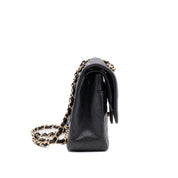 Chanel Classic Timeless Double Flap Bag in Medium Größe aus schwarzem Caviar Leder Material mit goldener Hardware