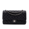 Chanel Classic Timeless Double Flap Bag in Medium Größe aus schwarzem Caviar Leder Material mit silberner Hardware Vorderansicht 