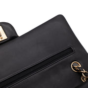 Chanel Classic Timeless Double Flap Bag in Medium Größe aus schwarzem Lammleder Material mit goldener Hardware