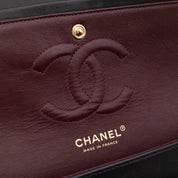 Chanel Classic Timeless Double Flap Bag in Medium Größe aus schwarzem Lammleder Material mit goldener Hardware