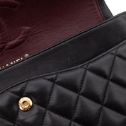 Chanel Classic Timeless Double Flap Bag in Medium Größe aus schwarzem Lammleder Material mit goldener Hardware