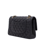 Chanel Classic Timeless Double Flap Bag in Medium Größe aus schwarzem Lammleder Material mit goldener Hardware