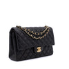 Chanel Classic Timeless Double Flap Bag in Medium Größe aus schwarzem Lammleder Material mit goldener Hardware