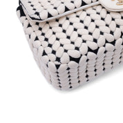 Chanel Classic Timeless Double Flap Bag in Medium Größe aus schwarze weissem Wolle Jersey Material mit goldener Hardware