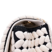 Chanel Classic Timeless Double Flap Bag in Medium Größe aus schwarze weissem Wolle Jersey Material mit goldener Hardware