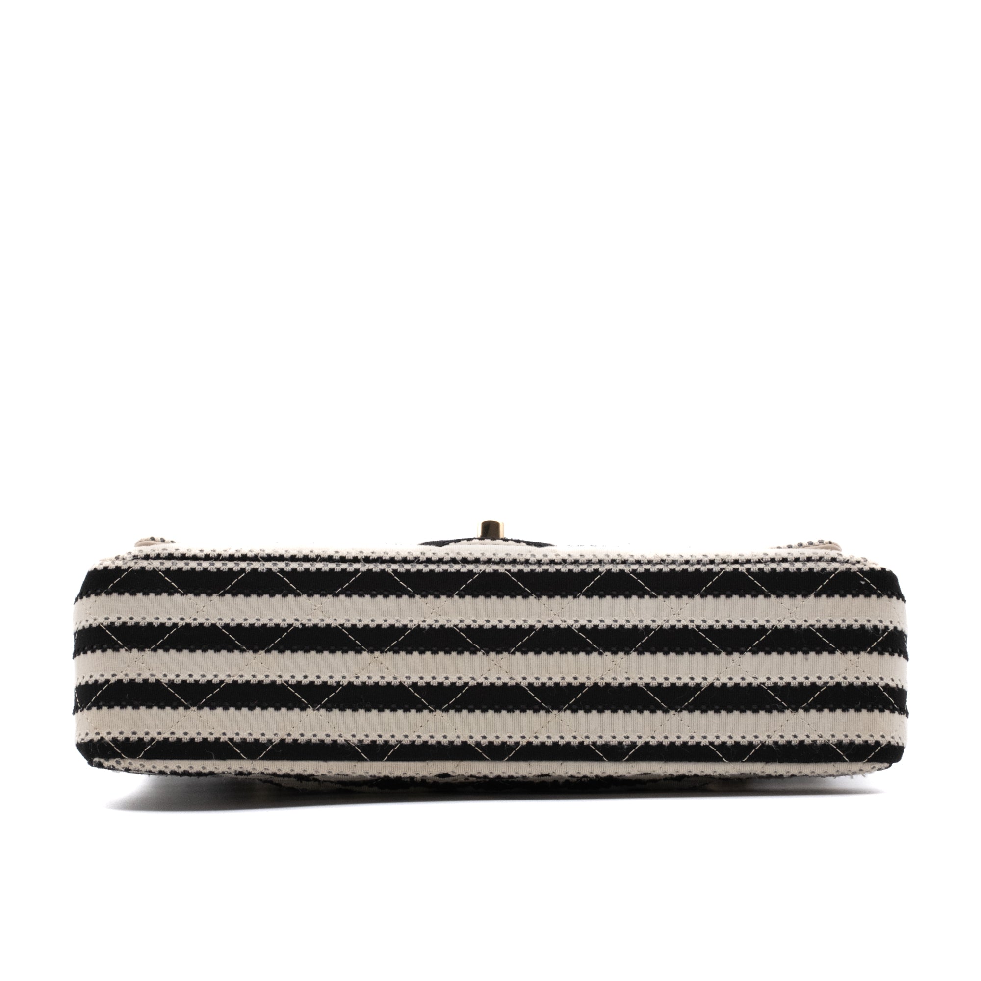 Gestreifte Chanel Classic Timeless Double Flap Bag in Medium Größe aus schwarz weißem Jersey Material mit goldener Hardware aus der limitierten Coco Sailor Kollektion