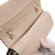 Gestreifte Chanel Classic Timeless Double Flap Bag in Medium Größe aus schwarz weißem Jersey Material mit goldener Hardware aus der limitierten Coco Sailor Kollektion