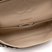 Gestreifte Chanel Classic Timeless Double Flap Bag in Medium Größe aus schwarz weißem Jersey Material mit goldener Hardware aus der limitierten Coco Sailor Kollektion