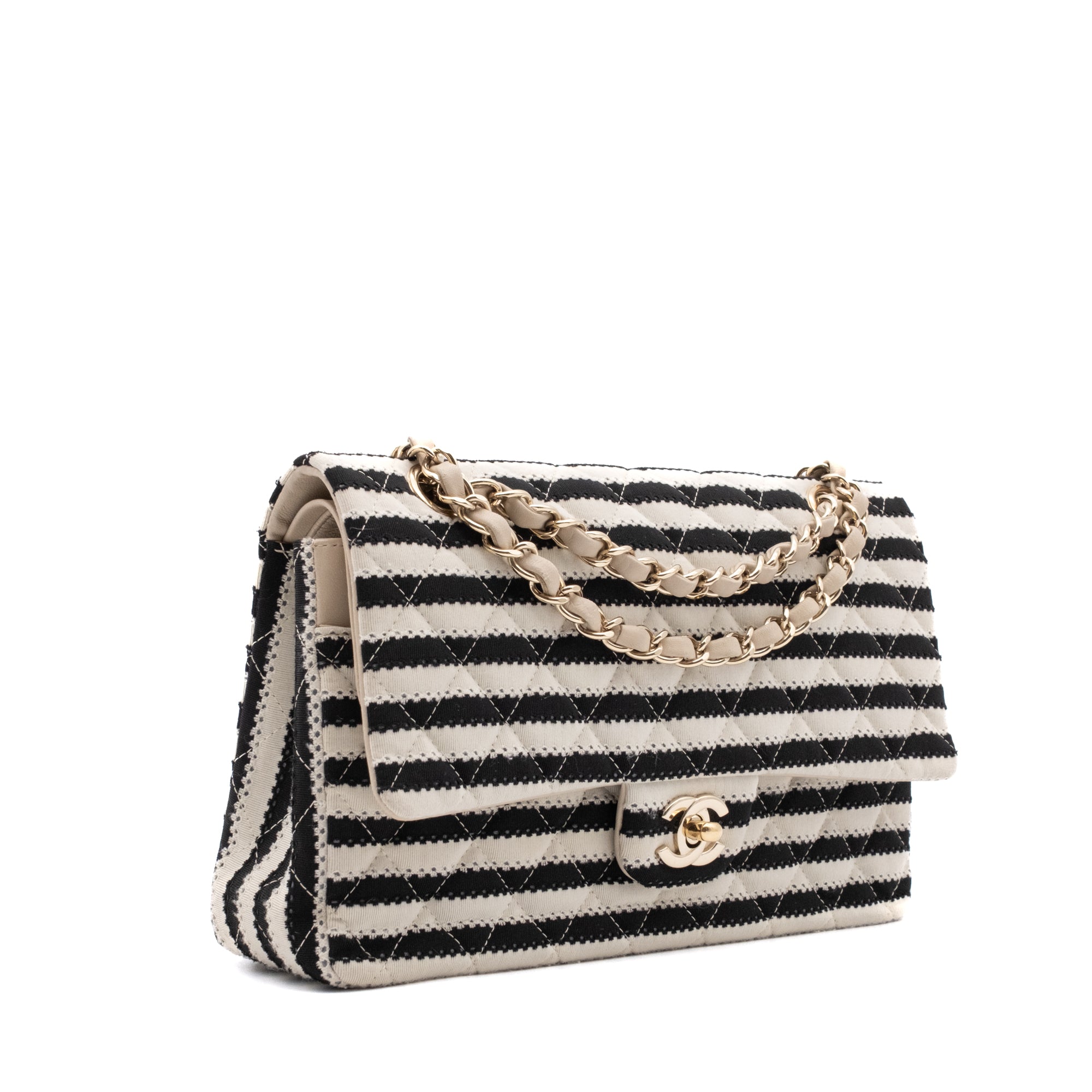 Gestreifte Chanel Classic Timeless Double Flap Bag in Medium Größe aus schwarz weißem Jersey Material mit goldener Hardware aus der limitierten Coco Sailor Kollektion