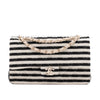 Gestreifte Chanel Classic Timeless Double Flap Bag in Medium Größe aus schwarz weißem Jersey Material mit goldener Hardware aus der limitierten Coco Sailor Kollektion Vorderansicht