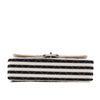 Gestreifte Chanel Classic Timeless Double Flap Bag in Medium Größe aus schwarz weißem Jersey Material mit goldener Hardware aus der limitierten Coco Sailor Kollektion Unterseite