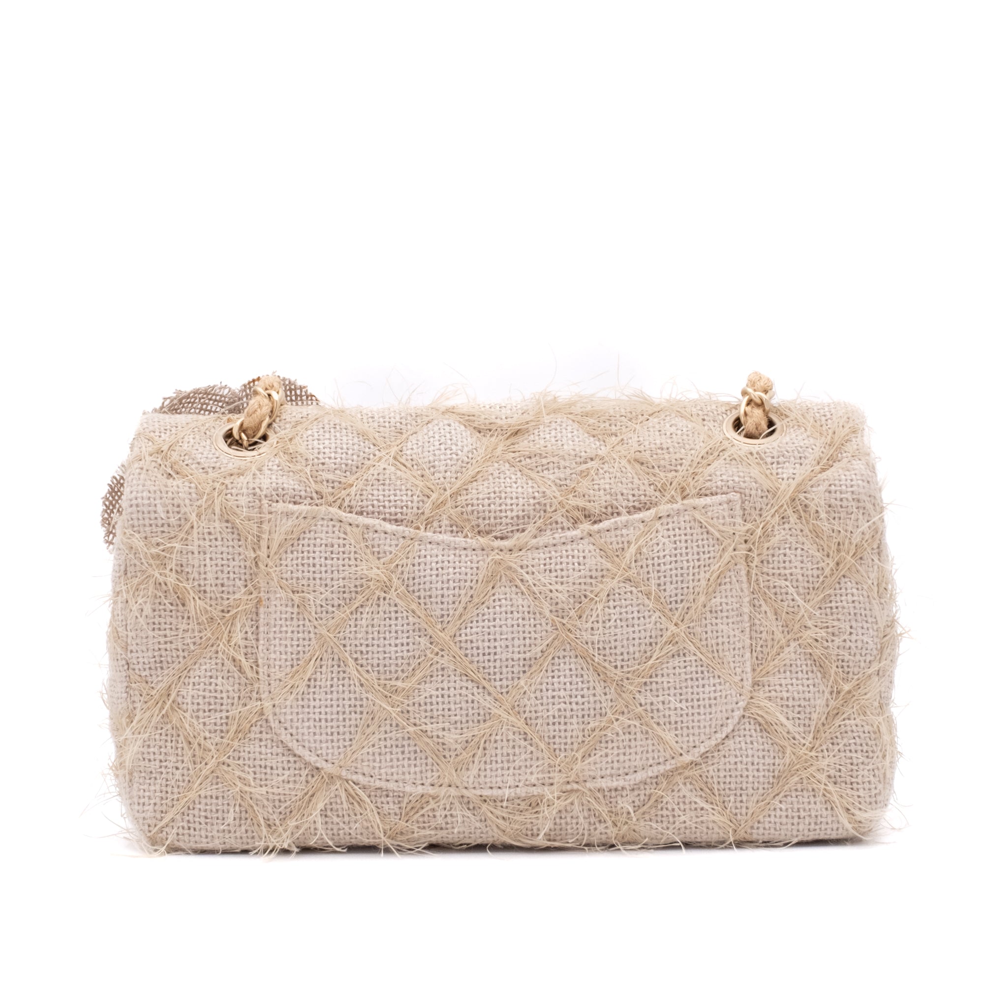 Chanel Timeless Double Flap Bag Handtasche in Medium Größe aus hellbeigem Strohmaterial mit matt goldener Hardware und Blumenverzierung