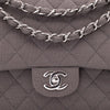 Chanel Classic Timeless Double Flap Bag in Medium Größe aus beige taupe Jersey Material mit silberner Hardware CC Verschluss 