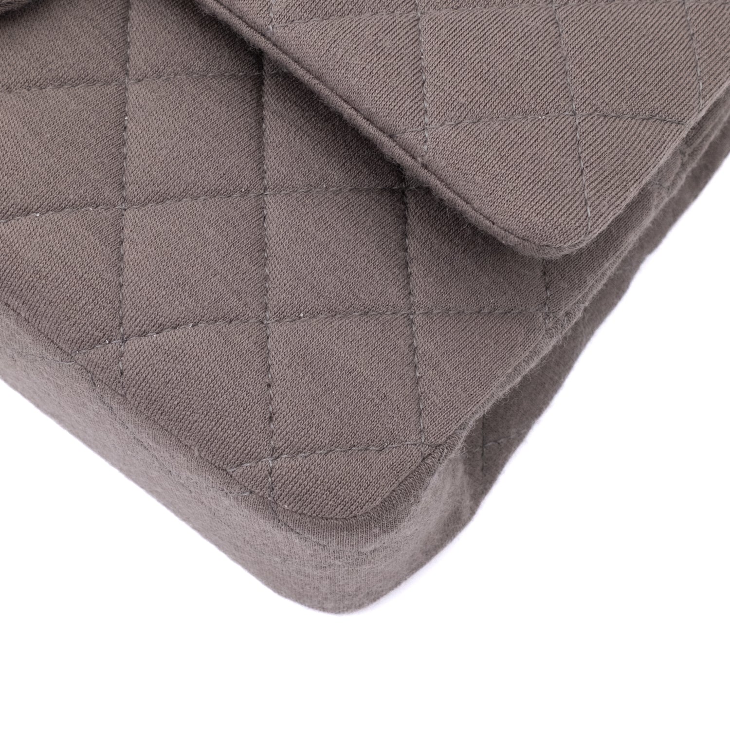 Chanel Classic Timeless Double Flap Bag in Medium Größe aus beige taupe Jersey Material mit silberner Hardware