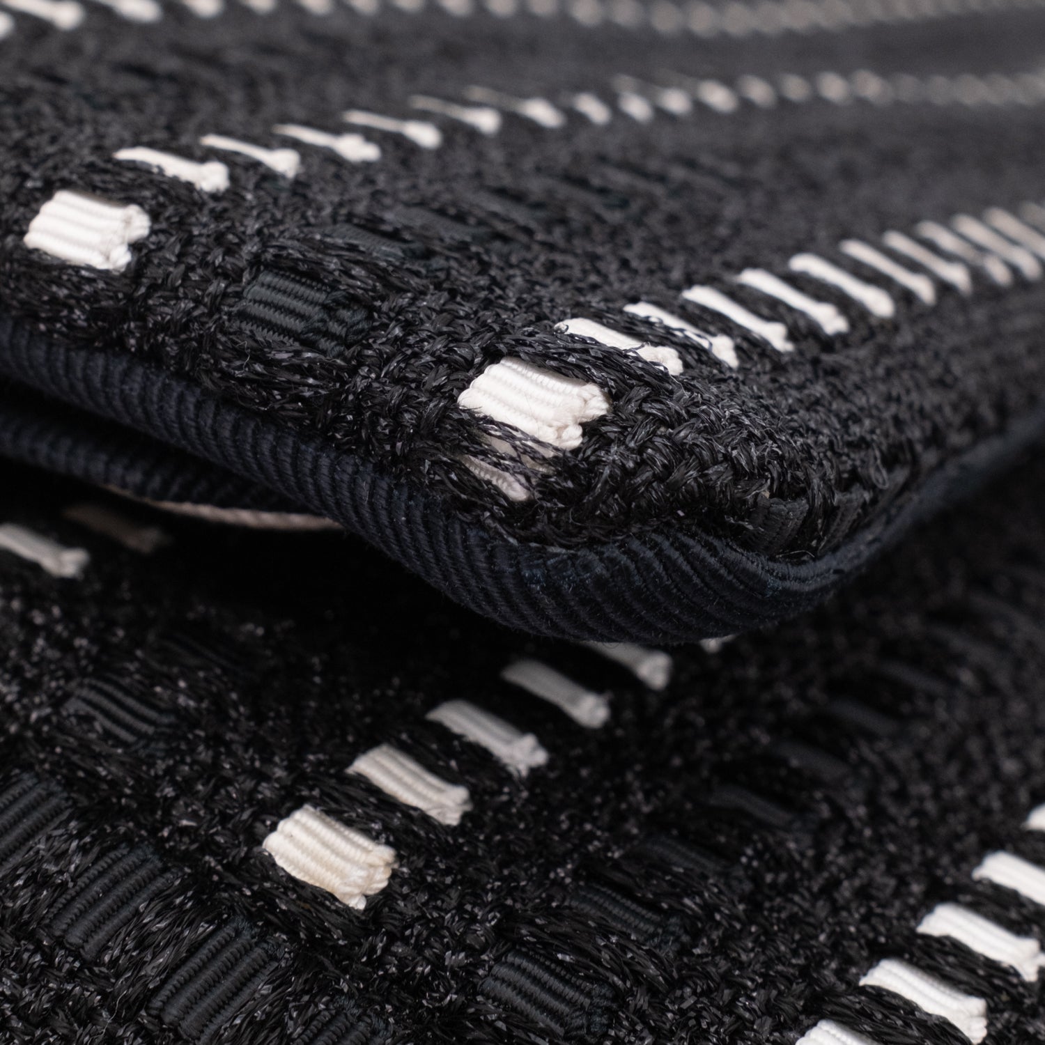 Schwarz Weiss gestreifte Chanel Classic Double Flap Bag in Medium Größe aus Tweed und Ribbon mit silberner Hardware