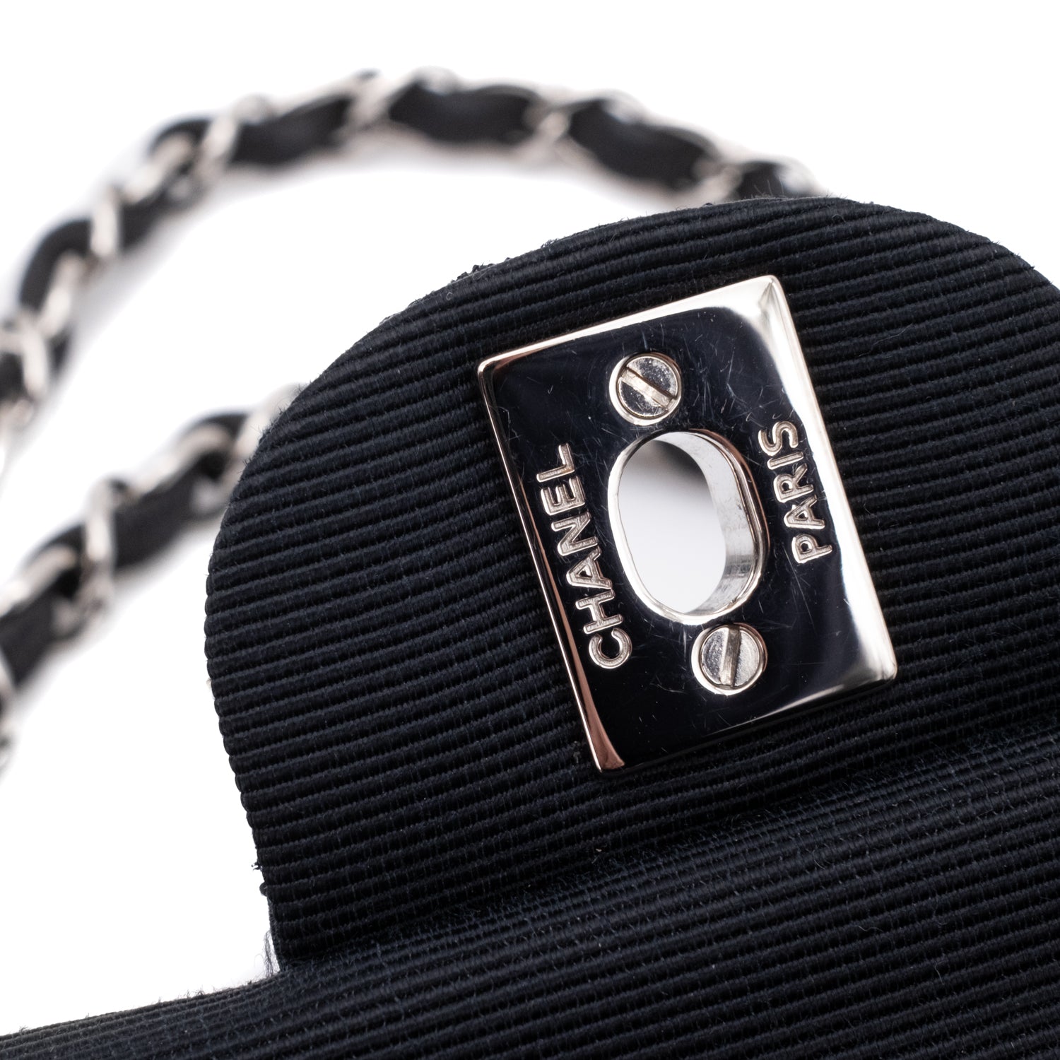 Schwarz Weiss gestreifte Chanel Classic Double Flap Bag in Medium Größe aus Tweed und Ribbon mit silberner Hardware