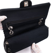 Schwarz Weiss gestreifte Chanel Classic Double Flap Bag in Medium Größe aus Tweed und Ribbon mit silberner Hardware