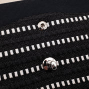 Schwarz Weiss gestreifte Chanel Classic Double Flap Bag in Medium Größe aus Tweed und Ribbon mit silberner Hardware