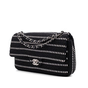 Schwarz Weiss gestreifte Chanel Classic Double Flap Bag in Medium Größe aus Tweed und Ribbon mit silberner Hardware