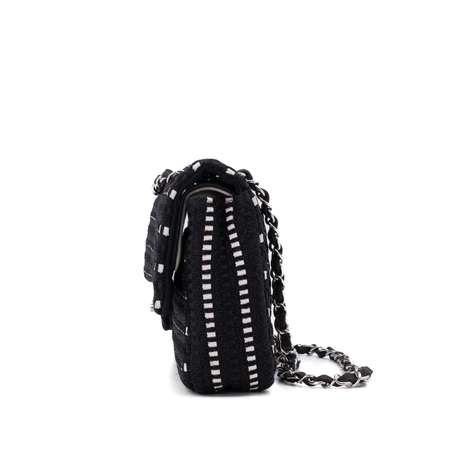 Schwarz Weiss gestreifte Chanel Classic Double Flap Bag in Medium Größe aus Tweed und Ribbon mit silberner Hardware