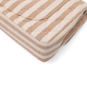 Gestreifte Vintage Chanel Timeless Double Flap Bag Handtasche in  Small Größe aus Baumwolle Canvas Leinen Material mit goldener Hardware Ecken hinten rechts 