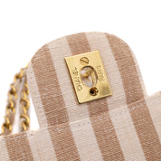 Gestreifte Vintage Chanel Timeless Double Flap Bag Handtasche in  Small Größe aus Baumwolle Canvas Leinen Material mit goldener Hardware Detail Verschluss innen 