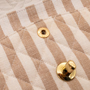 Gestreifte Vintage Chanel Timeless Double Flap Bag Handtasche in  Small Größe aus Baumwolle Canvas Leinen Material mit goldener Hardware Detail  Knöpfe 