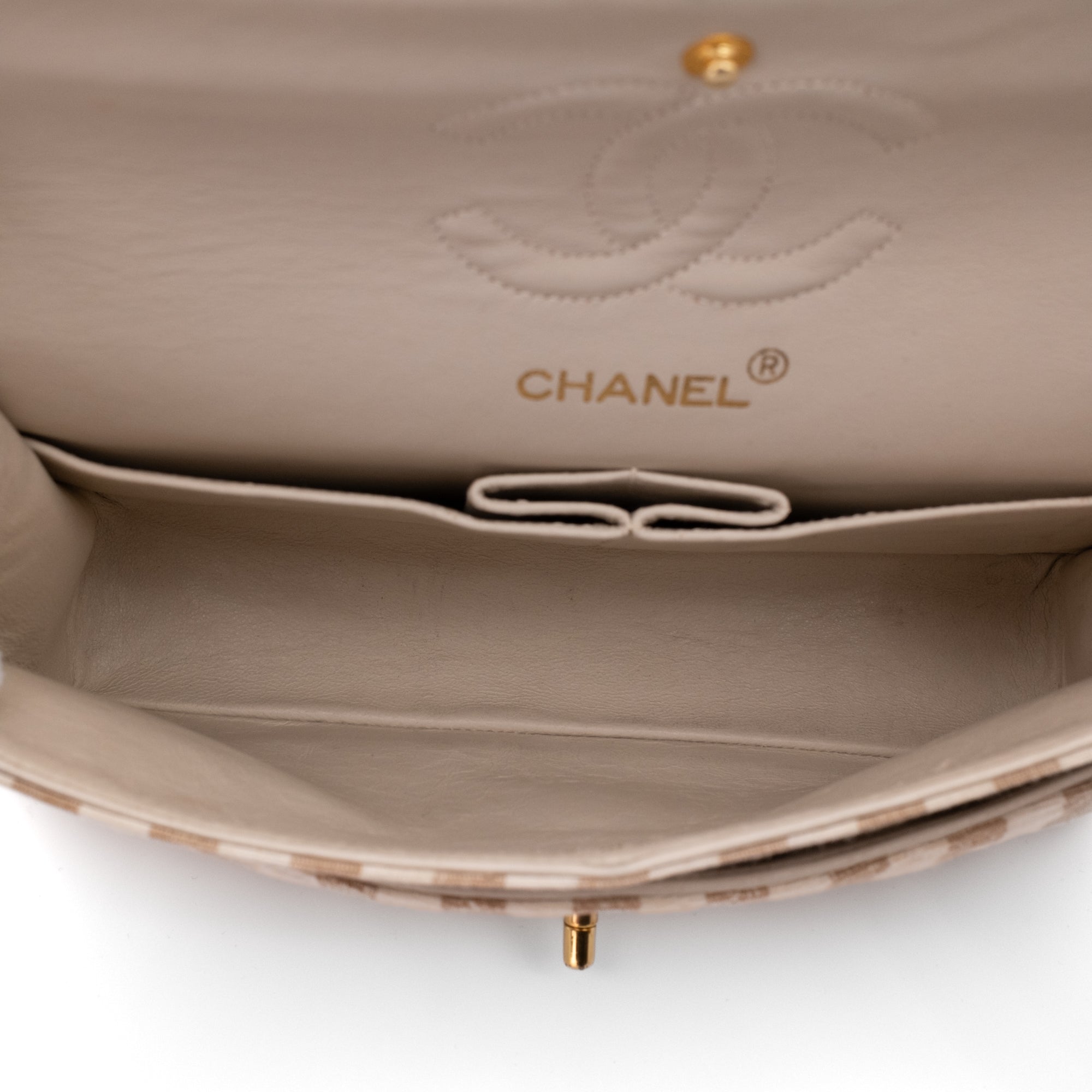 Gestreifte Vintage Chanel Timeless Double Flap Bag Handtasche in  Small Größe aus Baumwolle Canvas Leinen Material mit goldener Hardware Innenraum 