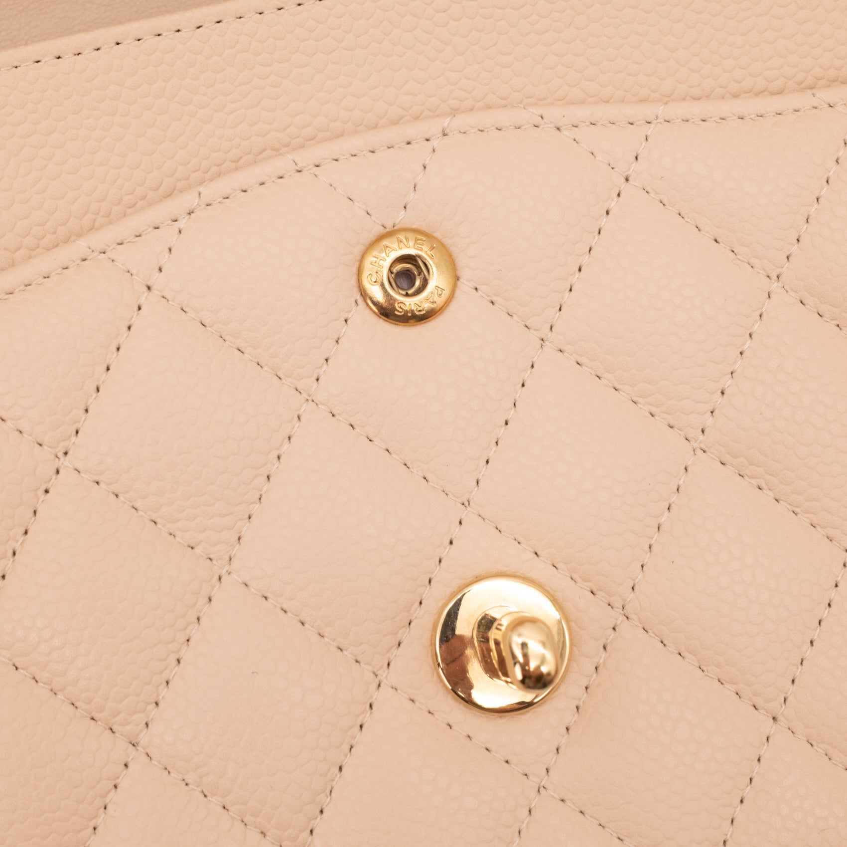 Chanel Double Flap Bag Medium Caviarleder Beige GHW