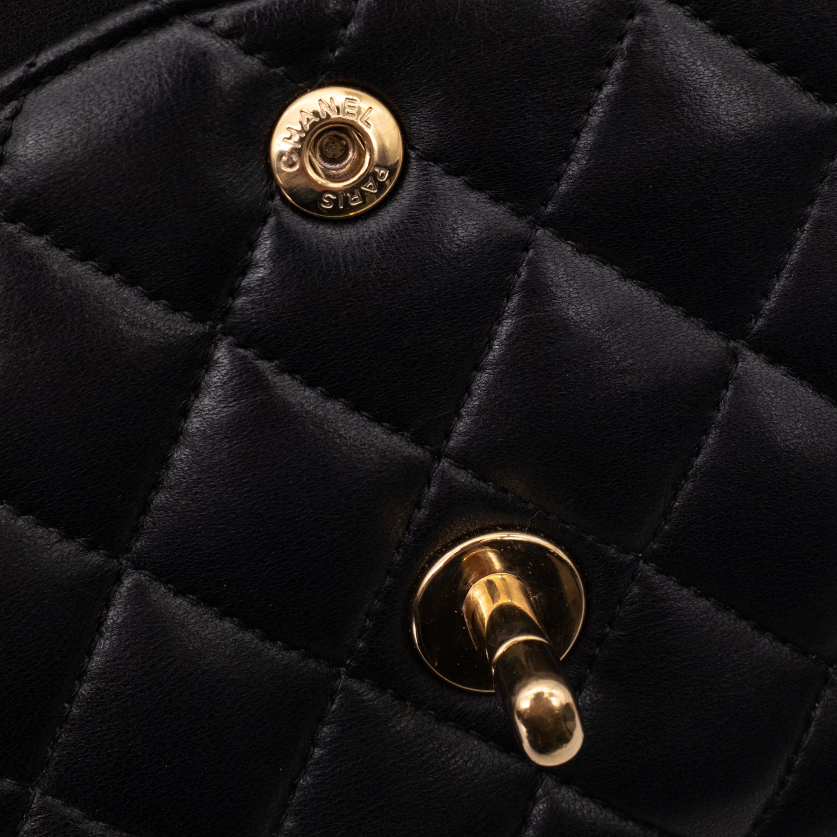 Chanel Classic Double Flap Medium Lammleder Schwarz 24k GHW
