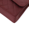 Weinrote Chanel Single Flap Bag in Medium Größe aus burgundy farbendem Jersey Material mit goldener Hardware