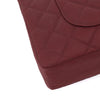 Weinrote Chanel Single Flap Bag in Medium Größe aus burgundy farbendem Jersey Material mit goldener Hardware