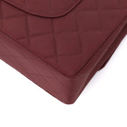 Weinrote Chanel Single Flap Bag in Medium Größe aus burgundy farbendem Jersey Material mit goldener Hardware