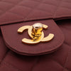 Weinrote Chanel Single Flap Bag in Medium Größe aus burgundy farbendem Jersey Material mit goldener Hardware