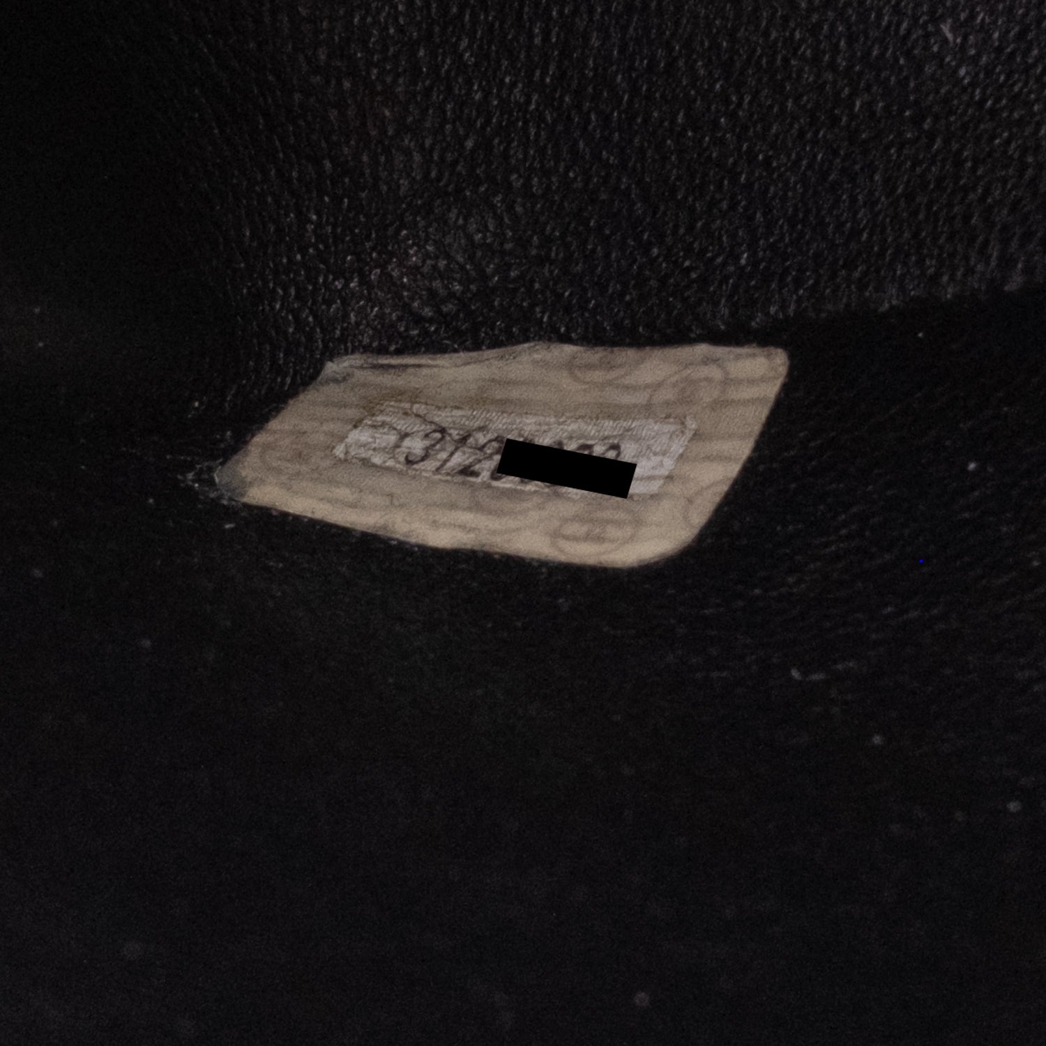 Weinrote Chanel Single Flap Bag in Medium Größe aus burgundy farbendem Jersey Material mit goldener Hardware