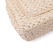 Creme Chanel Classic Timeless Single Flap Bag in Medium Größe aus Raffia Crochet Häkeln Material mit antik goldener Hardware