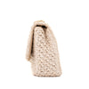 Creme Chanel Classic Timeless Single Flap Bag in Medium Größe aus Raffia Crochet Häkeln Material mit antik goldener Hardware
