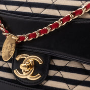 Gestreifte Chanel Timeless Handtasche Single Flap in Dunkelblau und Creme in Small Größe mit goldener Hardware Detail Hardware