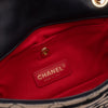 Gestreifte Chanel Timeless Handtasche Single Flap in Dunkelblau und Creme in Small Größe mit goldener Hardware Detail Logo Stamp
