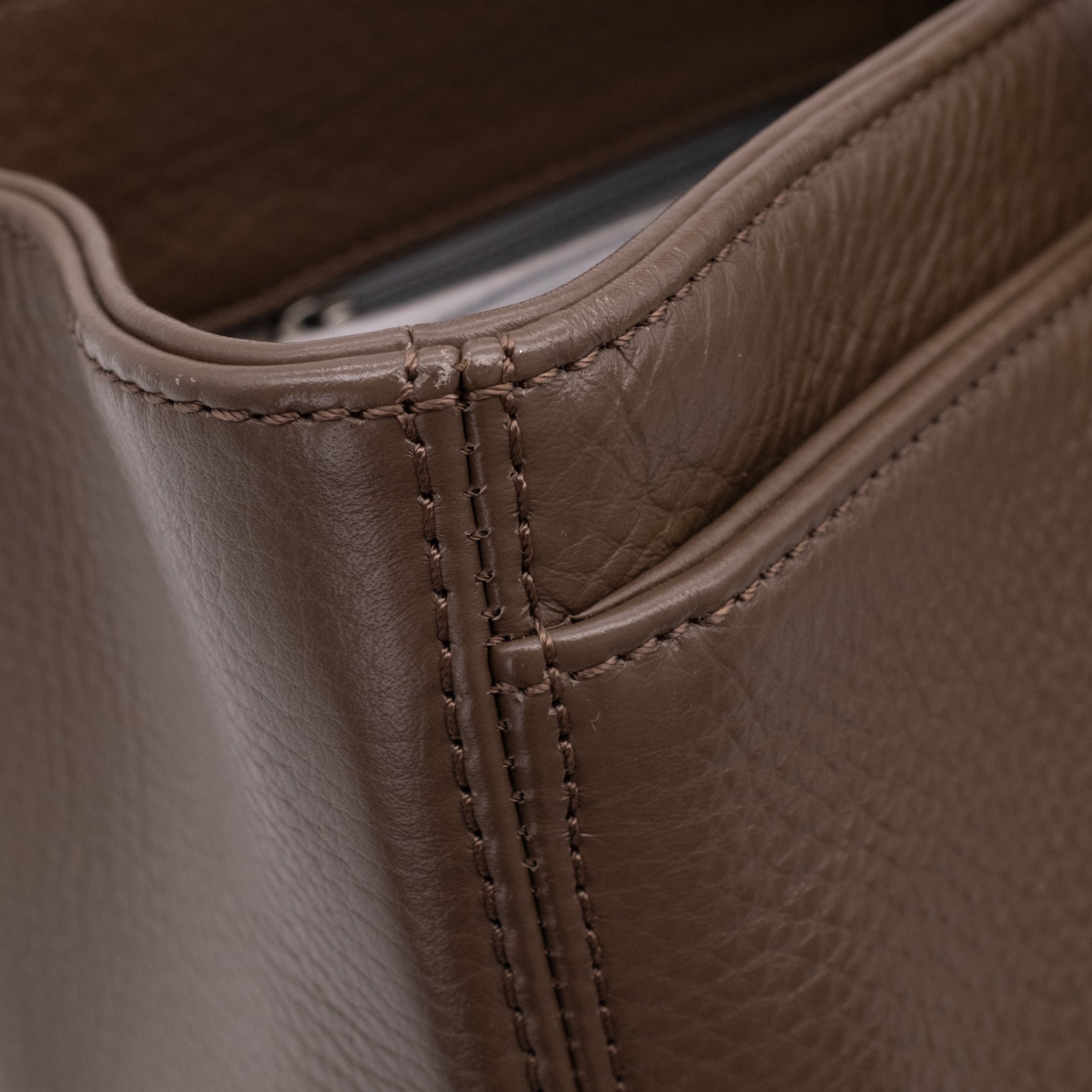 Chanel Cerf Executive Shopper Bag Medium Taupe Braun SHW
