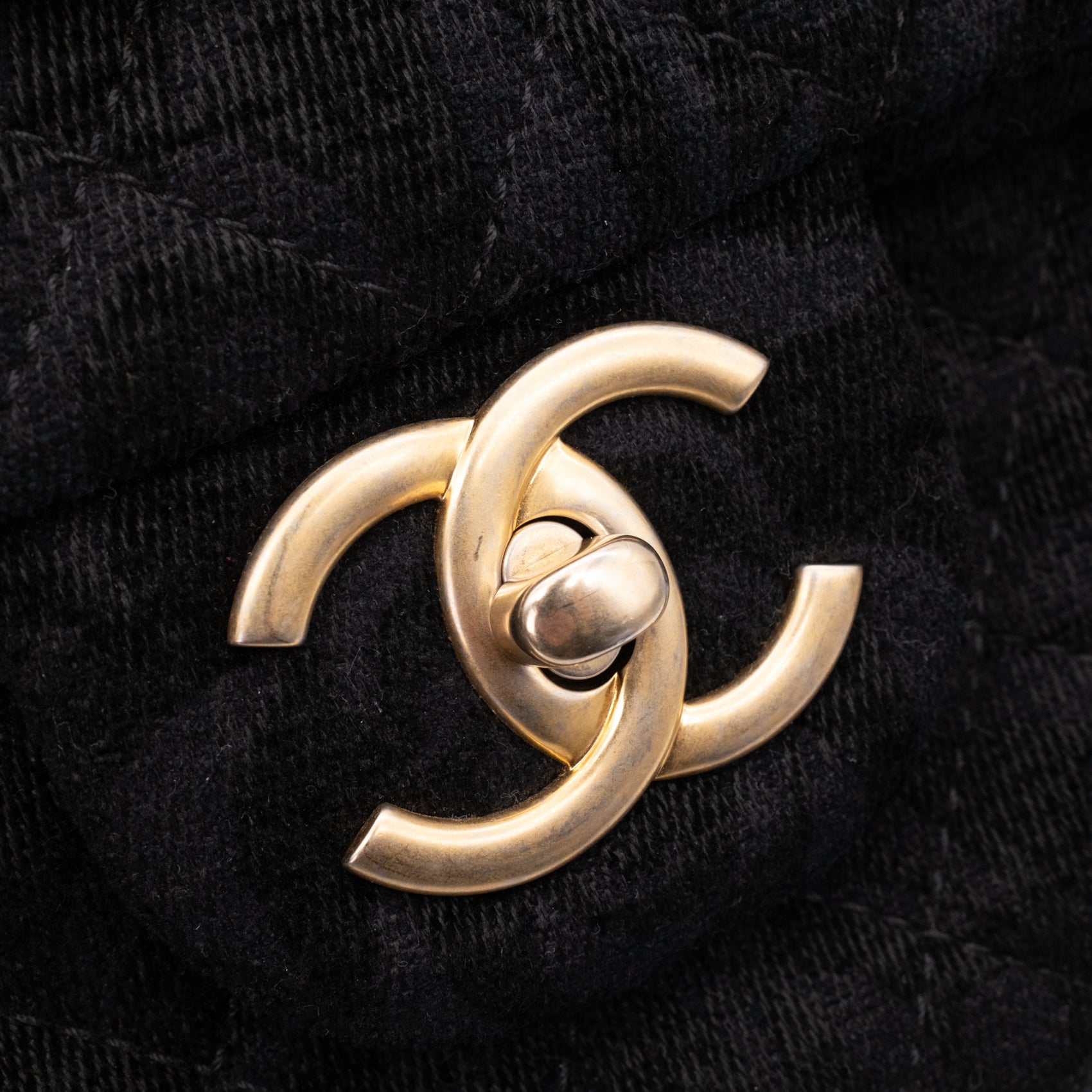 Chanel XXL Single Flap Airline 2017 Runway Terry Velour Schwarz GHW Matt