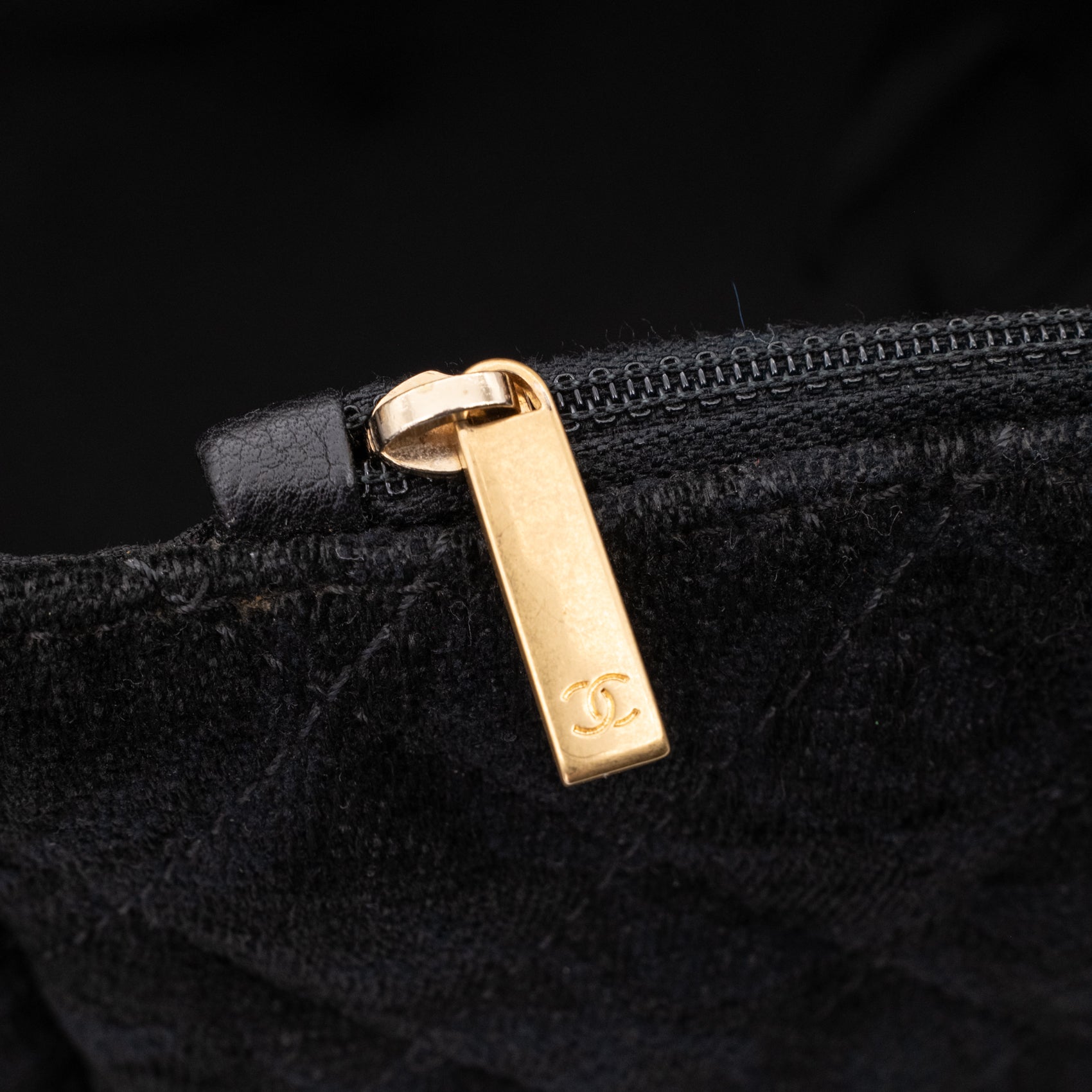 Chanel XXL Single Flap Airline 2017 Runway Terry Velour Schwarz GHW Matt