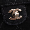 Vintage Chanel Single Flap Schultertasche aus schwarzem Velourleder mit antikgoldener Hardware Logo Detail