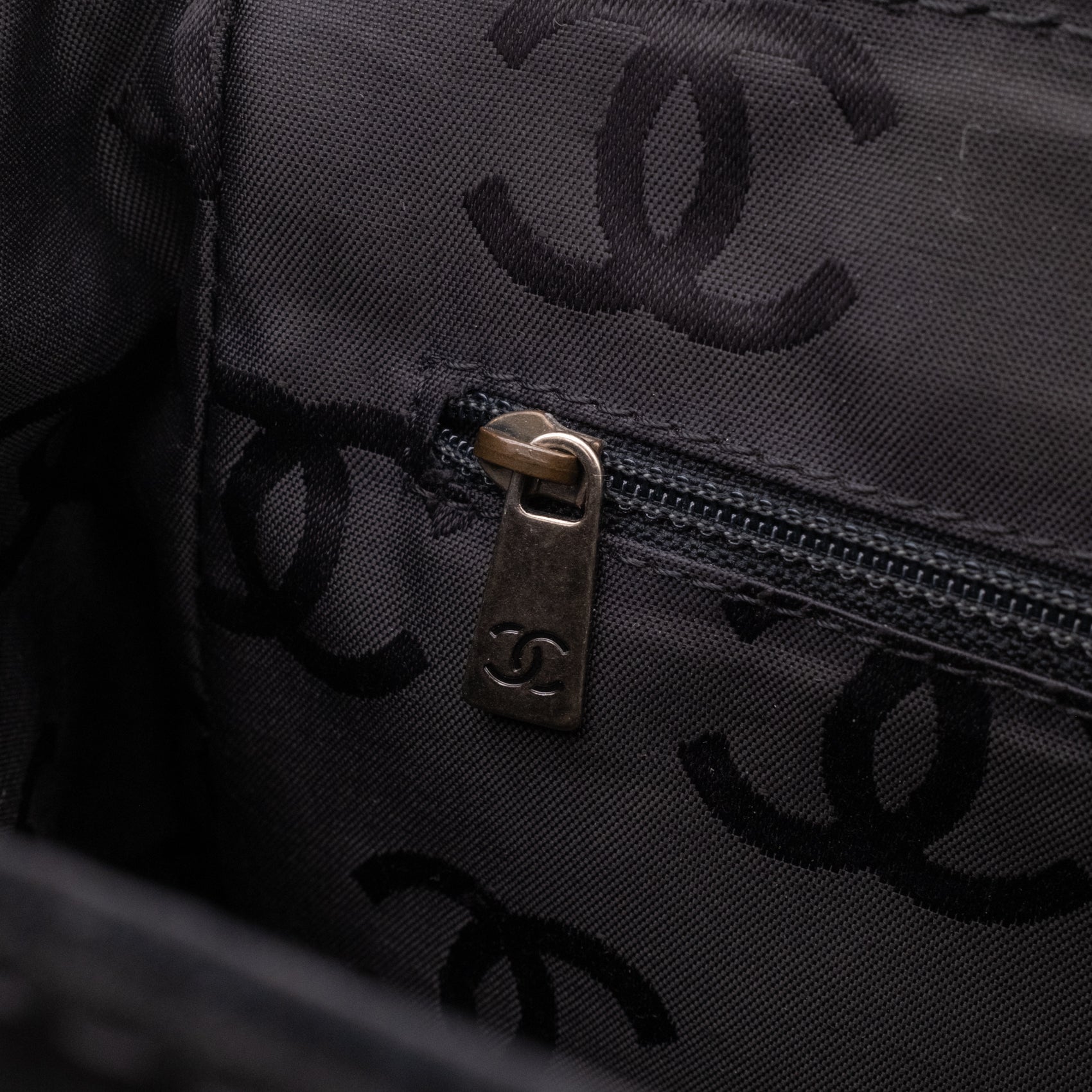 Chanel Single Flap Jumbo Schultertasche Velourleder Schwarz GHW