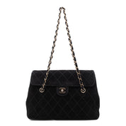 Vintage Chanel Single Flap Schultertasche aus schwarzem Velourleder mit antikgoldener Hardware Vorderseite