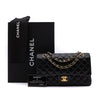 Schwarze Chanel Timeless Handtasche Double Flap Bag Medium Größe aus Lammleder mit goldener Hardware Full Set Lieferumfang
